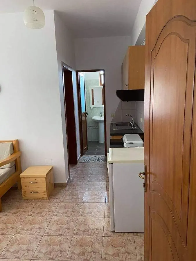 Irini'S Garden Hotel Qeparo
