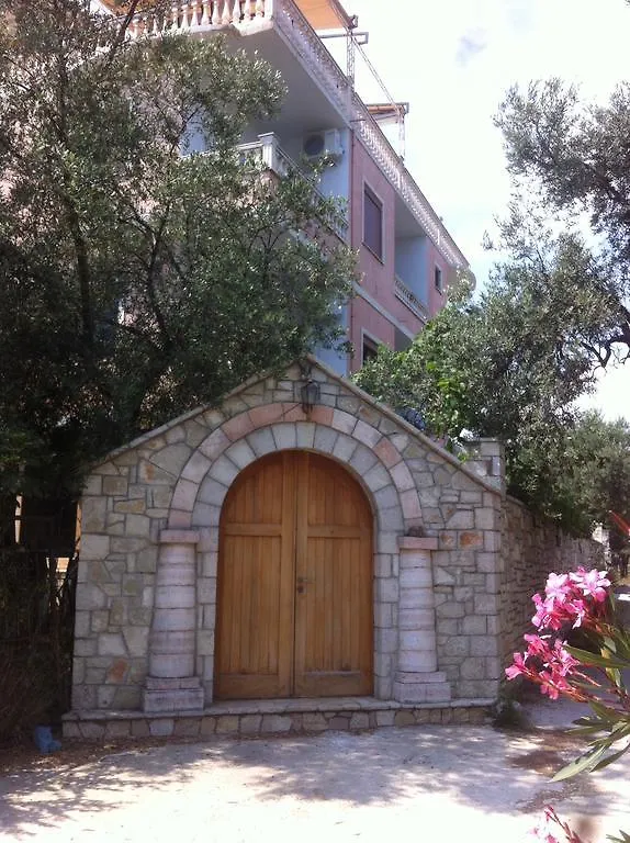 Irini'S Garden Hotel Qeparo Maison d'hôtes