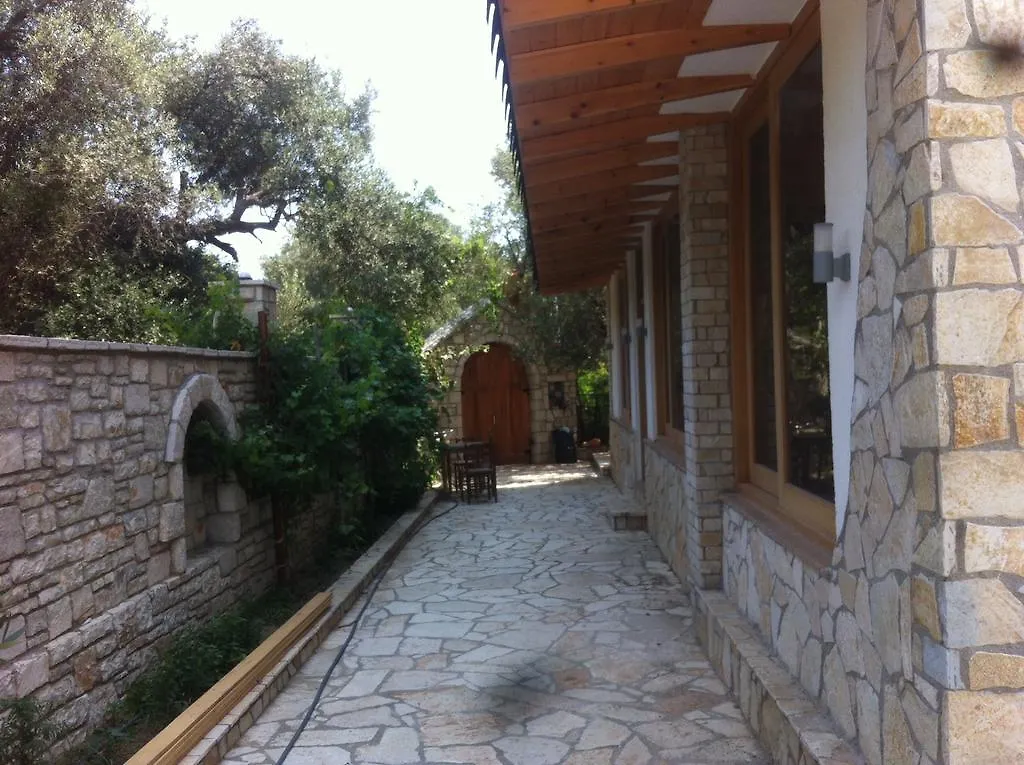 Irini'S Garden Hotel Qeparo