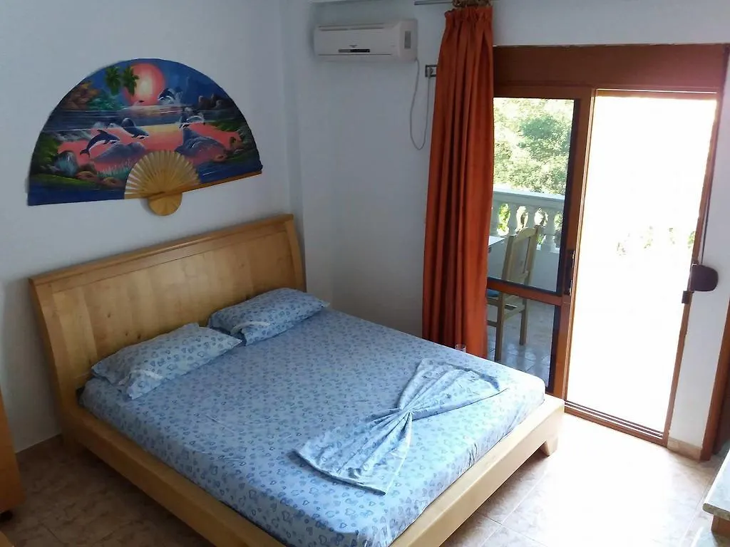 Irini'S Garden Hotel Qeparo Maison d'hôtes