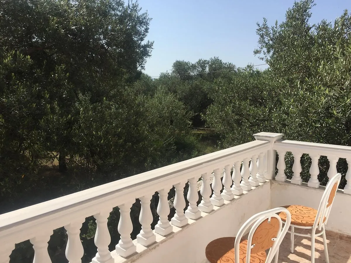 Irini'S Garden Hotel Qeparo