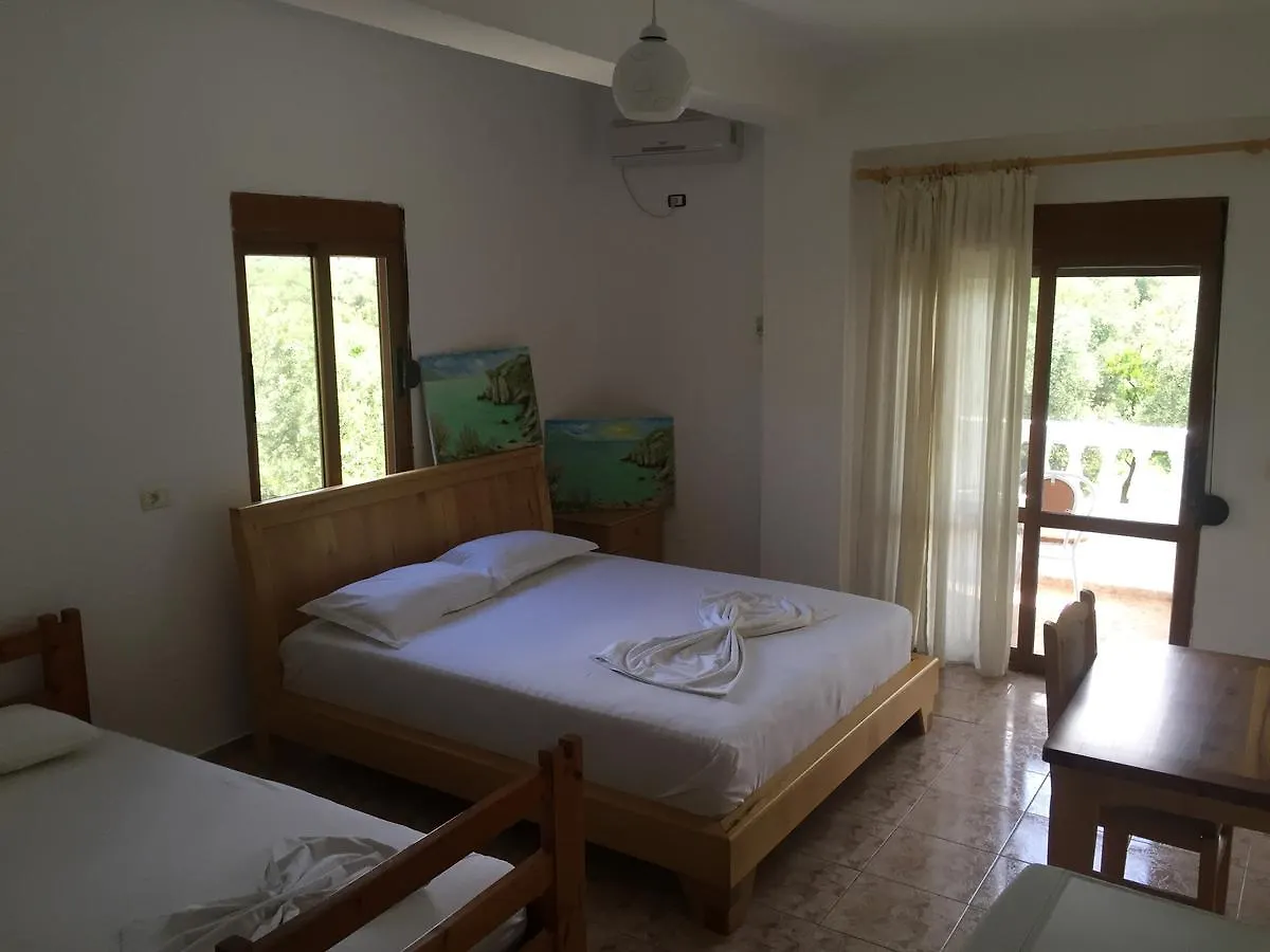 Irini'S Garden Hotel Qeparo 0*,