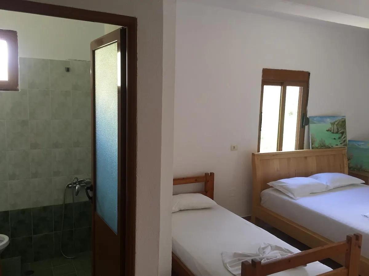 Irini'S Garden Hotel Qeparo